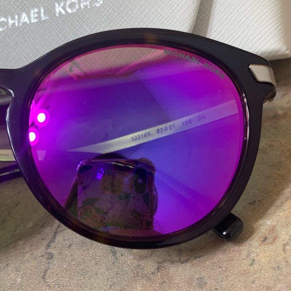 ADRIANNA III CLASSIC W/FUCHSIA MIRROR - Picture 10 of 16